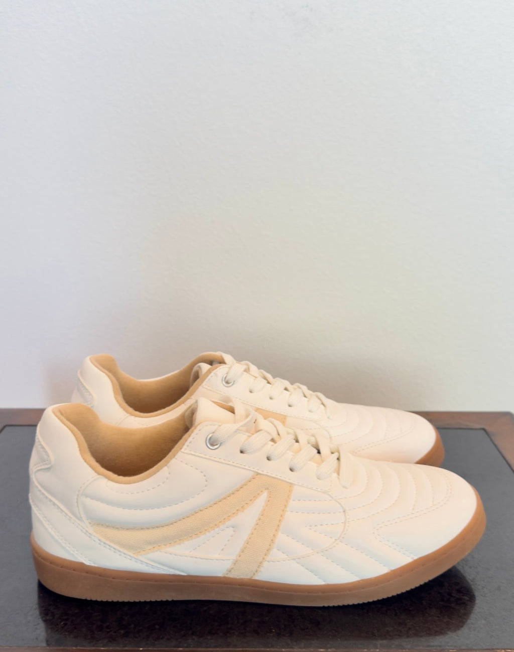 White/Beige Sneaker